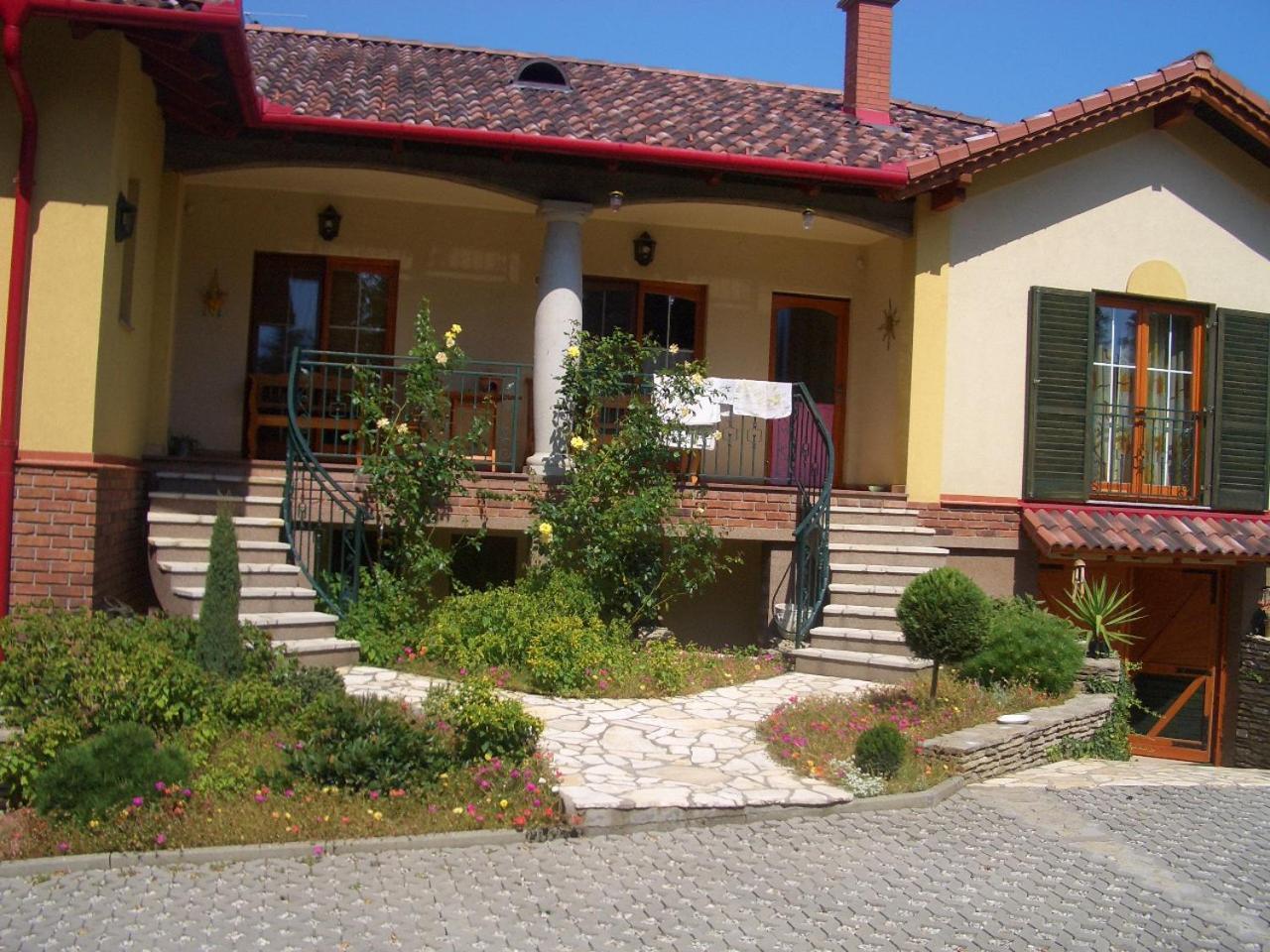 Bundi Vendeghaz Hotel Kehidakustany Exterior photo